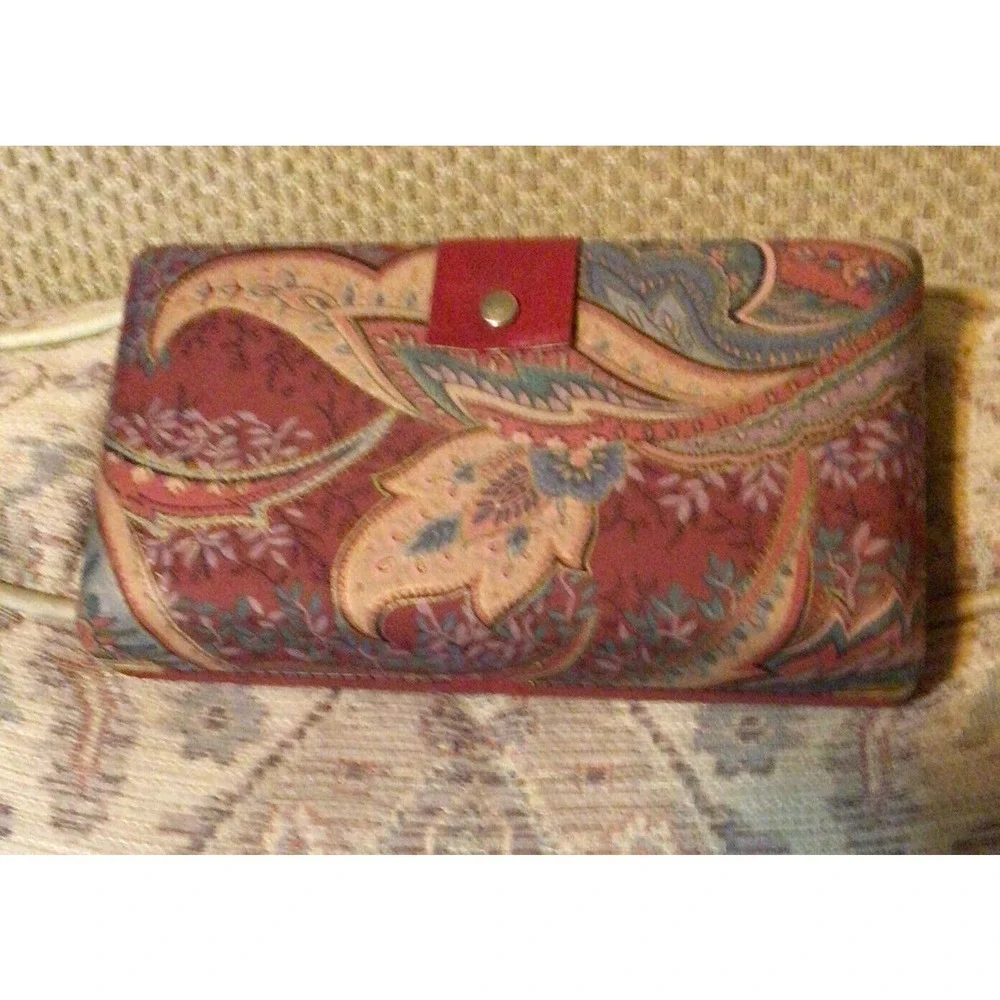 Travel jewelry case snap closure lovely red 16 separate sections